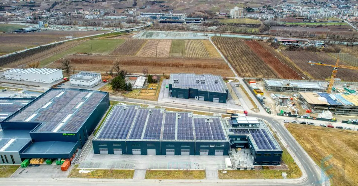 Halle industrielle moderne à louer - Photo 3 sur 13