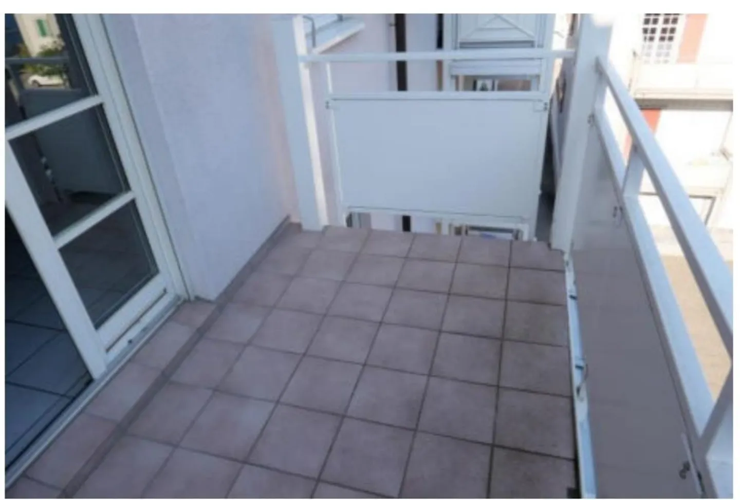 For sale 4.5-room apartment with balcony & outdoor parking - Photo 10 of 10