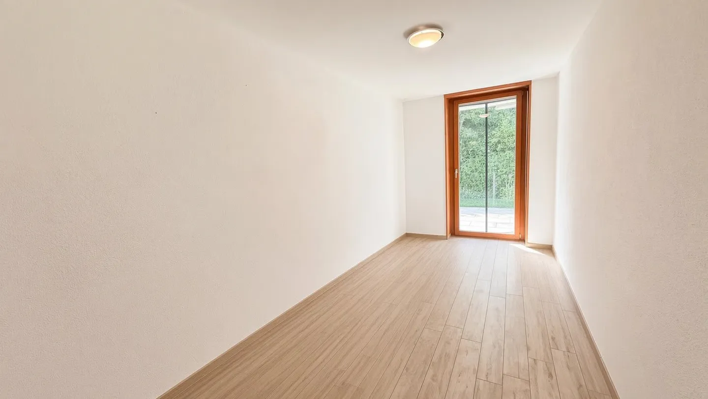 Luminoso appartamento di 4,5 stanze con area giardino e balcone - Foto 5 di 7