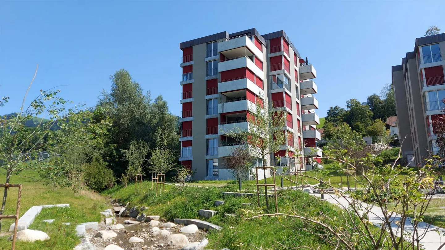 Hochwertige 2.5-Zimmerwohnung, Zentral - im Grünen - Foto 1 di 5