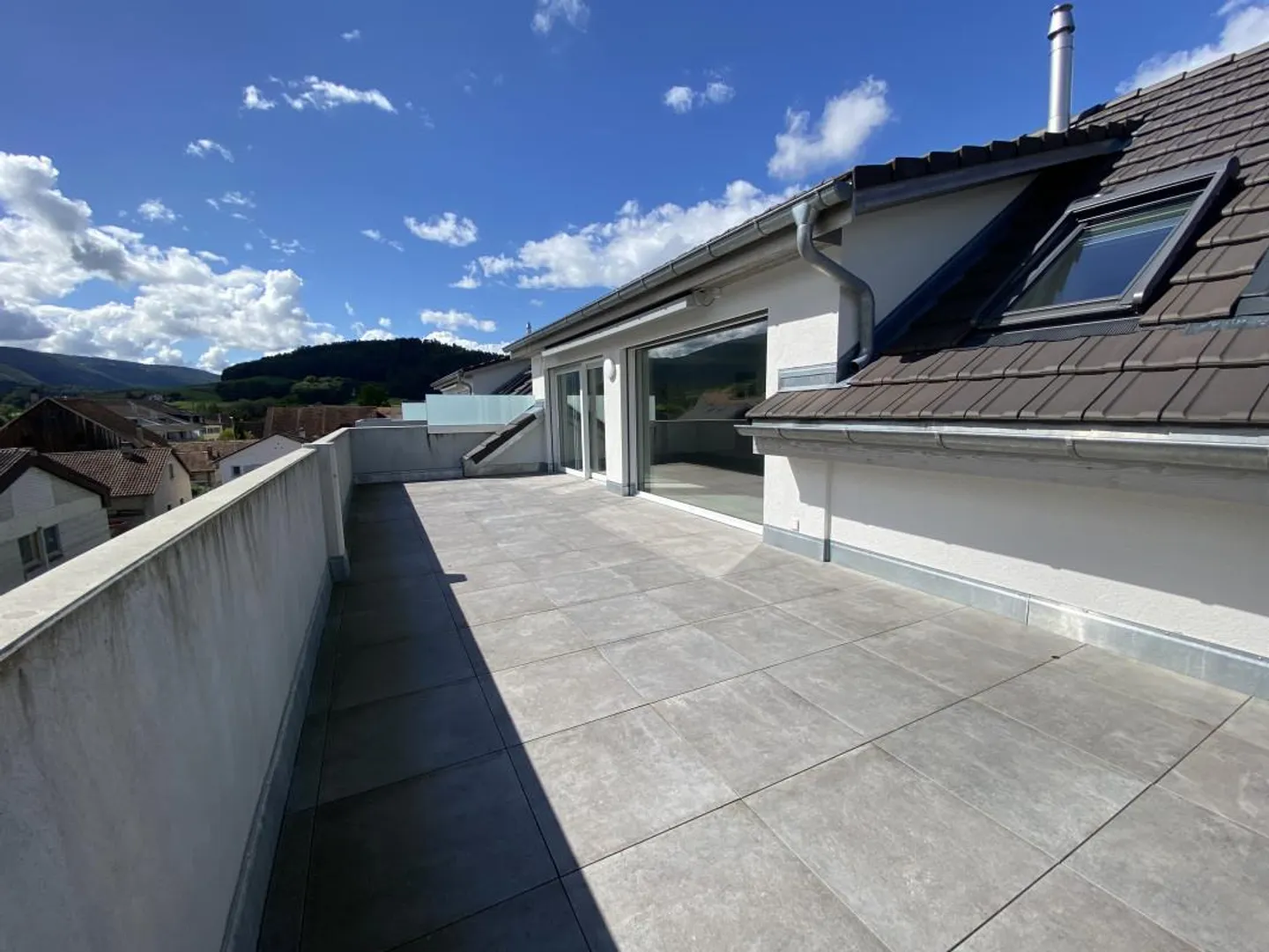 Dachgeschoss - Wohnung (5,5 Zimmer) in ruhiger Lage im Herzen des Dorfes - Courrendlin - Foto 9 von 10