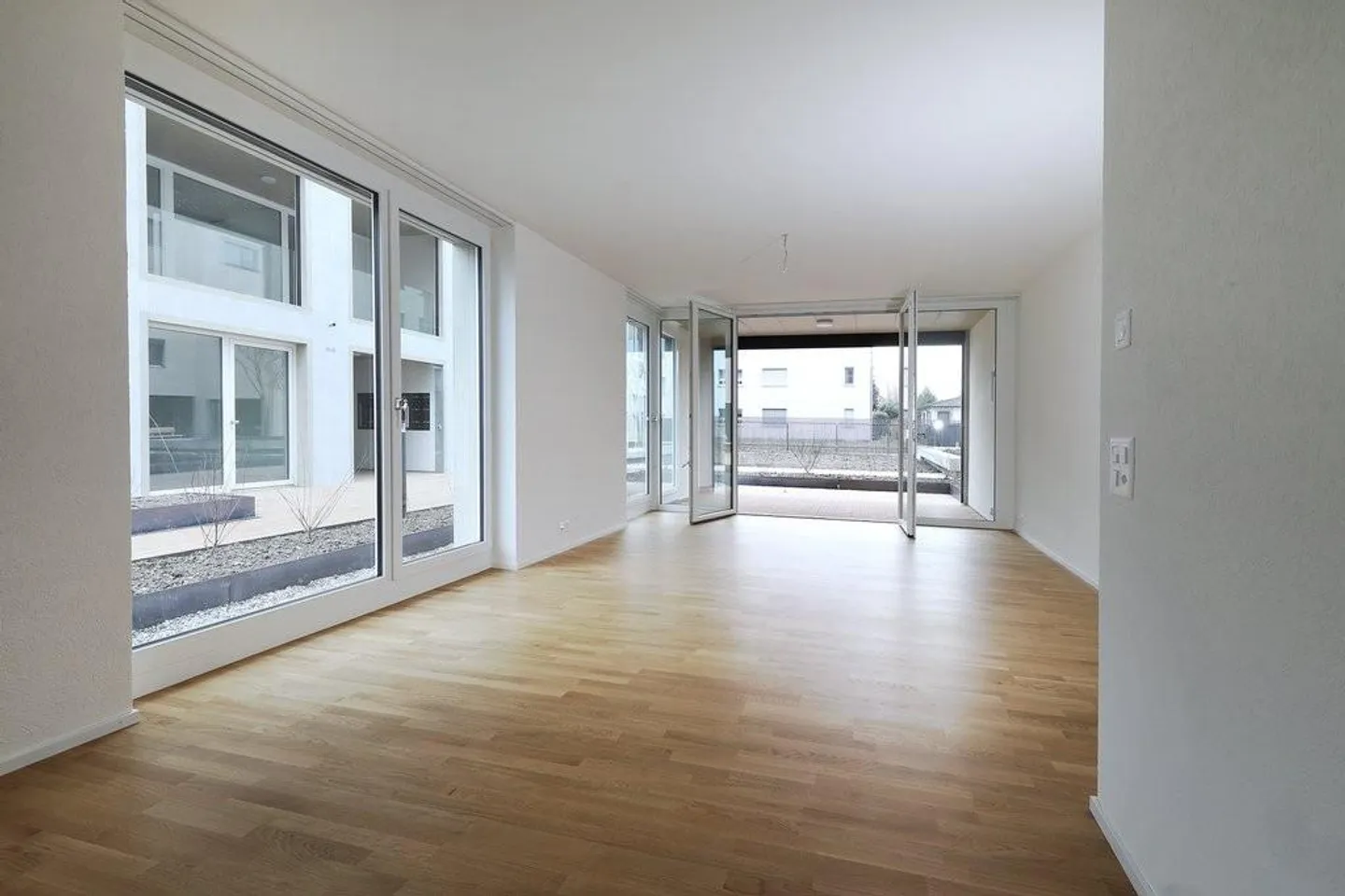 Appartamento moderno con grande balcone - Foto 2 di 10