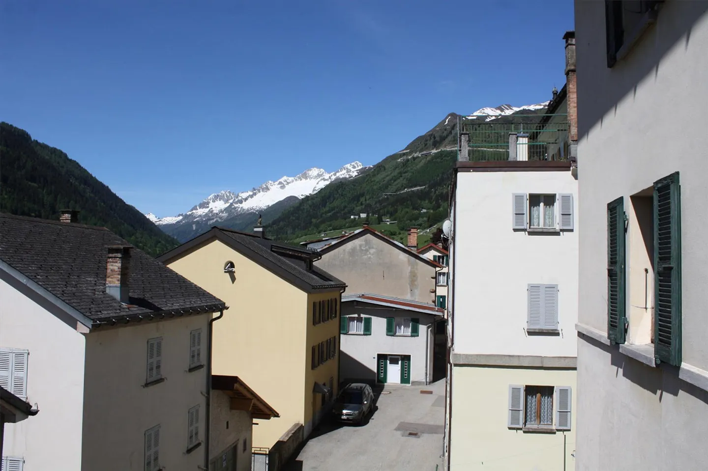 Large residential and commercial building in Airolo with mountain views - Photo 22 of 29