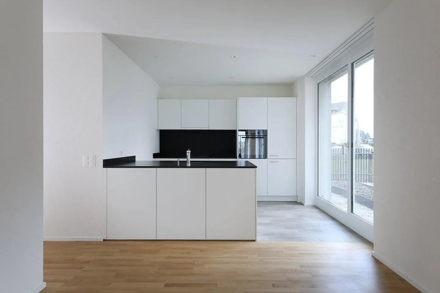 Appartamento moderno con grande balcone - Foto 6 di 10