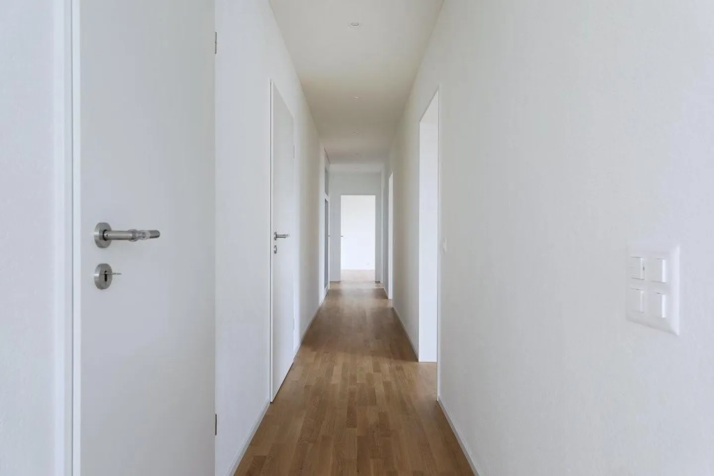 Appartamento moderno con grande balcone - Foto 10 di 10