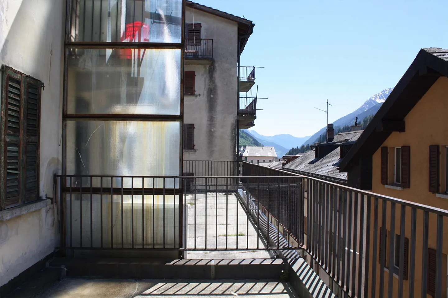 Large residential and commercial building in Airolo with mountain views - Photo 23 of 29