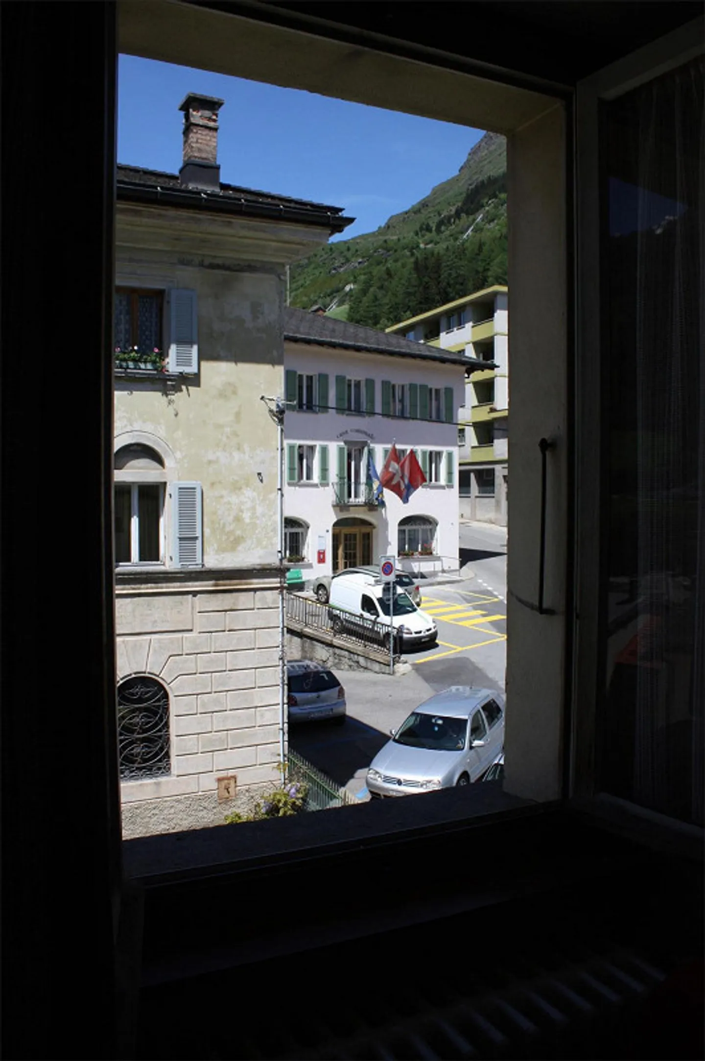 Large residential and commercial building in Airolo with mountain views - Photo 25 of 29