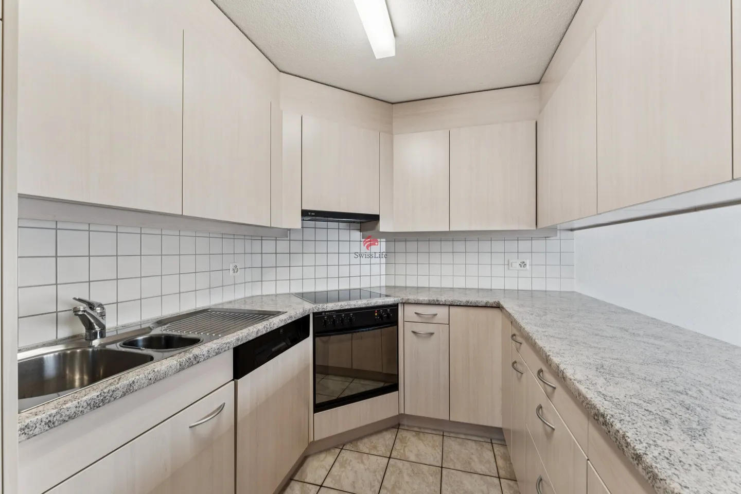 Sun-drenched and historically sporty! - Photo 7 of 13