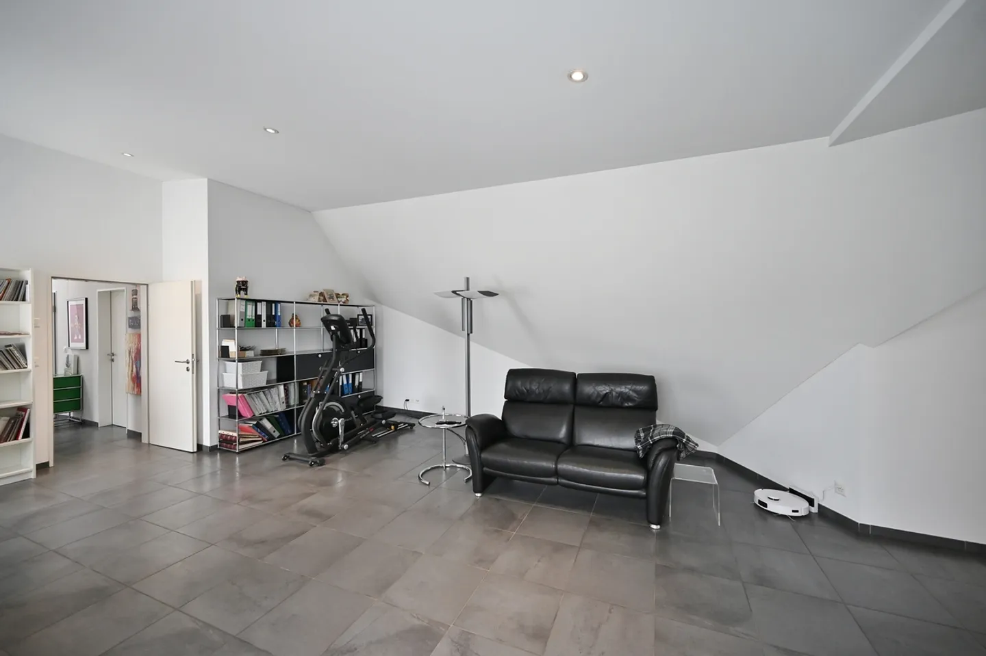 PENTHOUSE UNICO IN UN QUARTIERE FAMILIARE - Foto 11 di 17