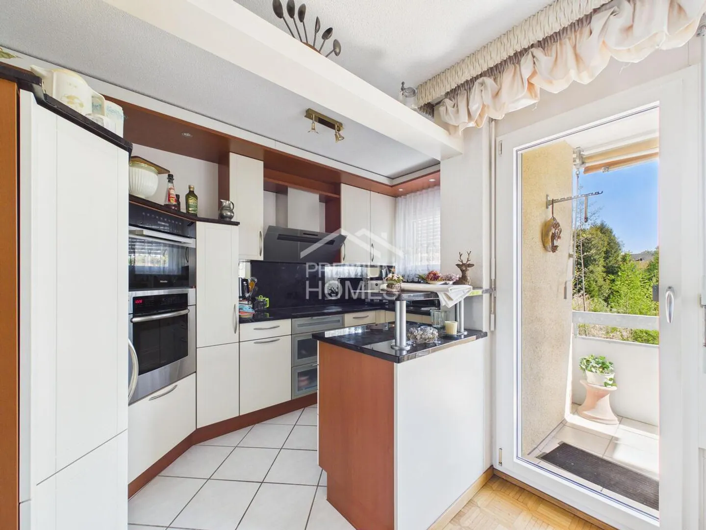 Appartement de jardin ensoleillé avec piscine intérieure ! - Photo 5 sur 8