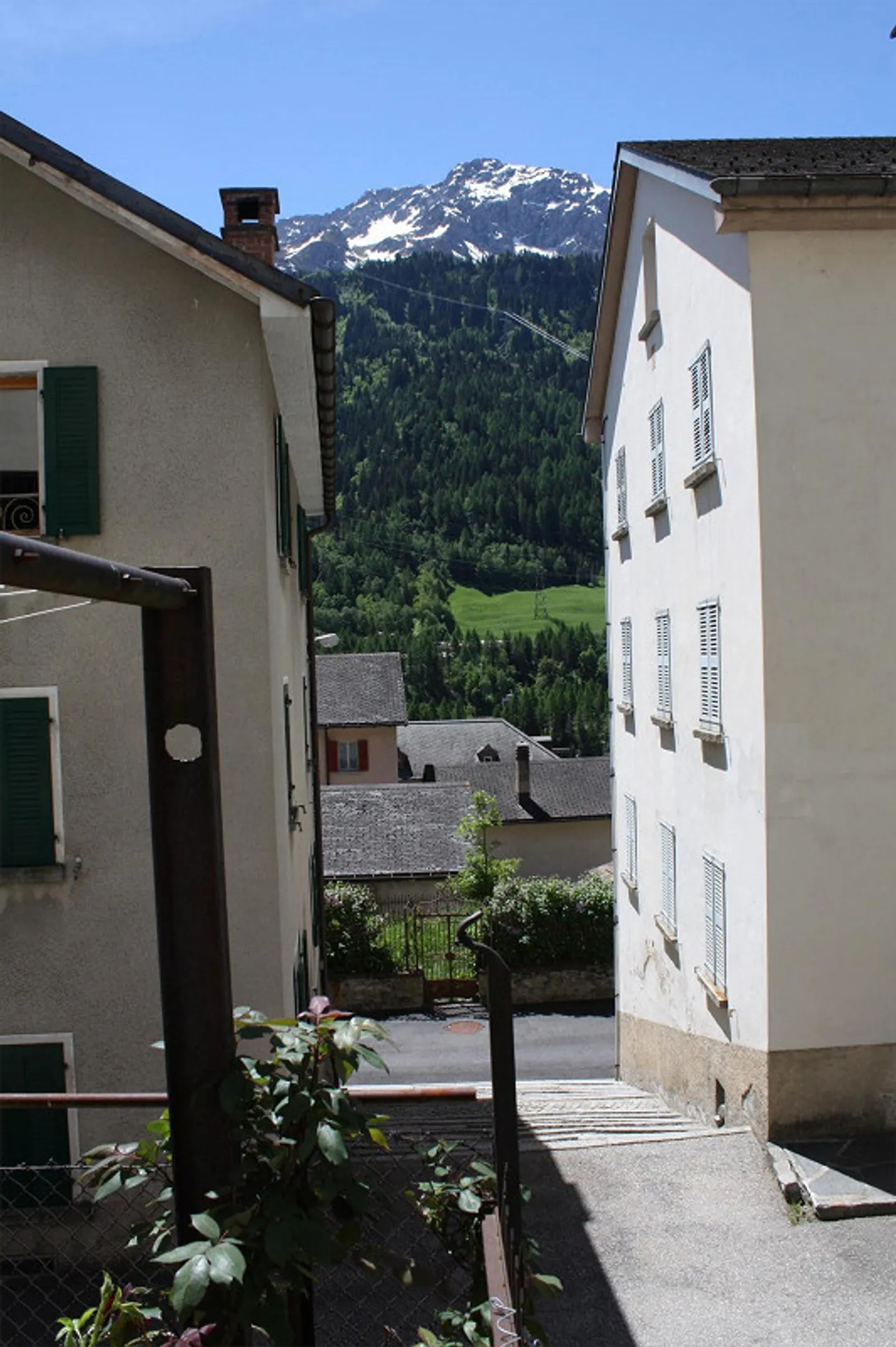 Large residential and commercial building in Airolo with mountain views - Photo 27 of 29