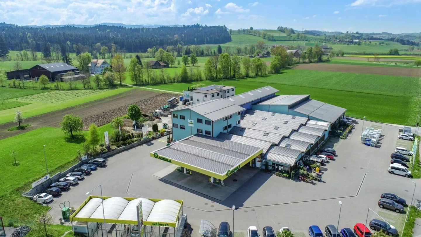 Spazioso spazio commerciale nel soleggiato Buttisholz - Foto 1 di 11