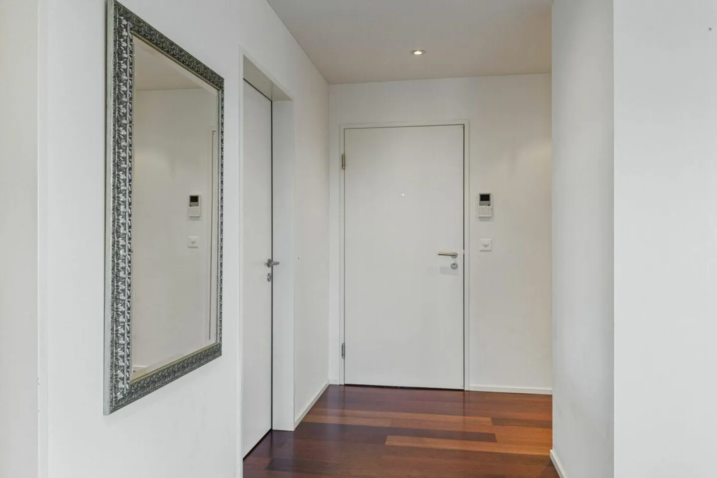 Moderno appartamento attico di 3,5 stanze con vista lago ad Altendorf - Foto 14 di 15