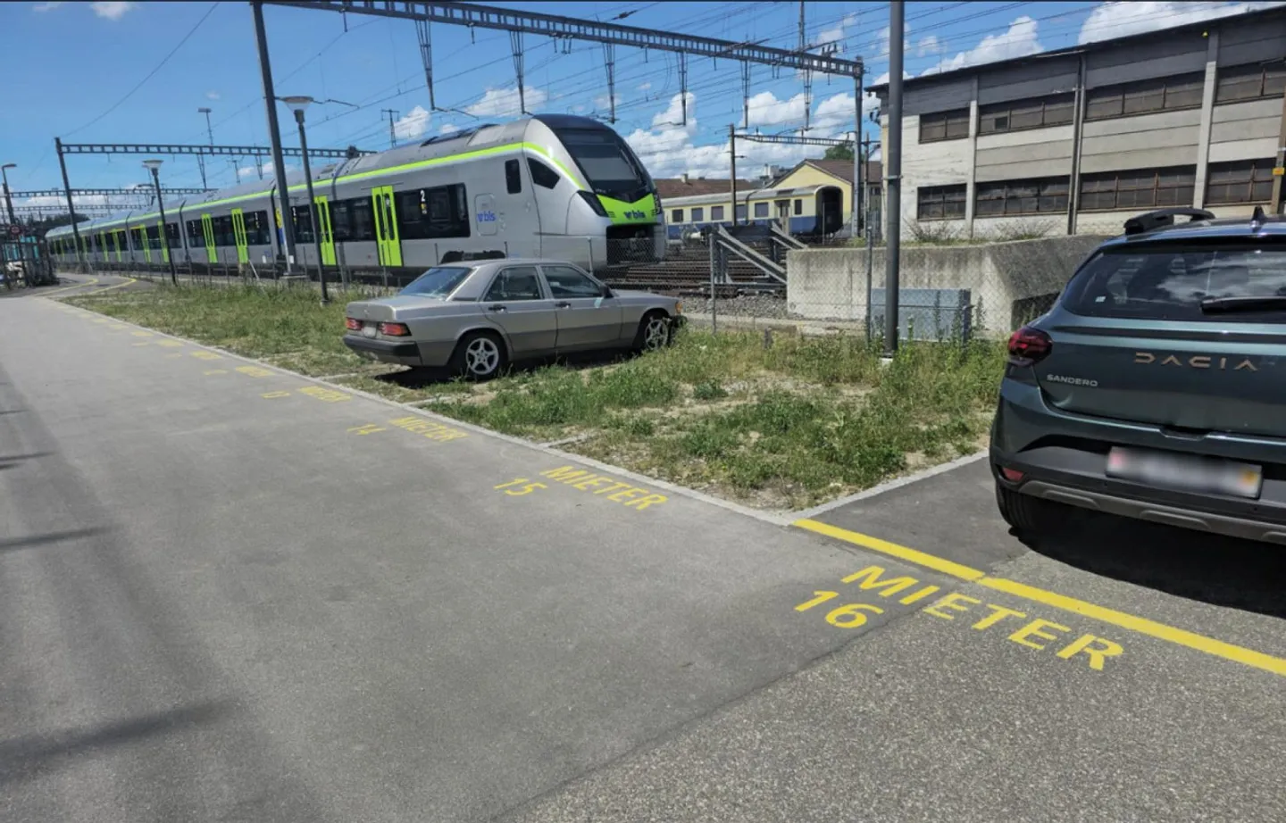 Posti auto all'aperto in affitto, direttamente presso la stazione ferroviaria di Burgdorf (BE) - Foto 1 di 1
