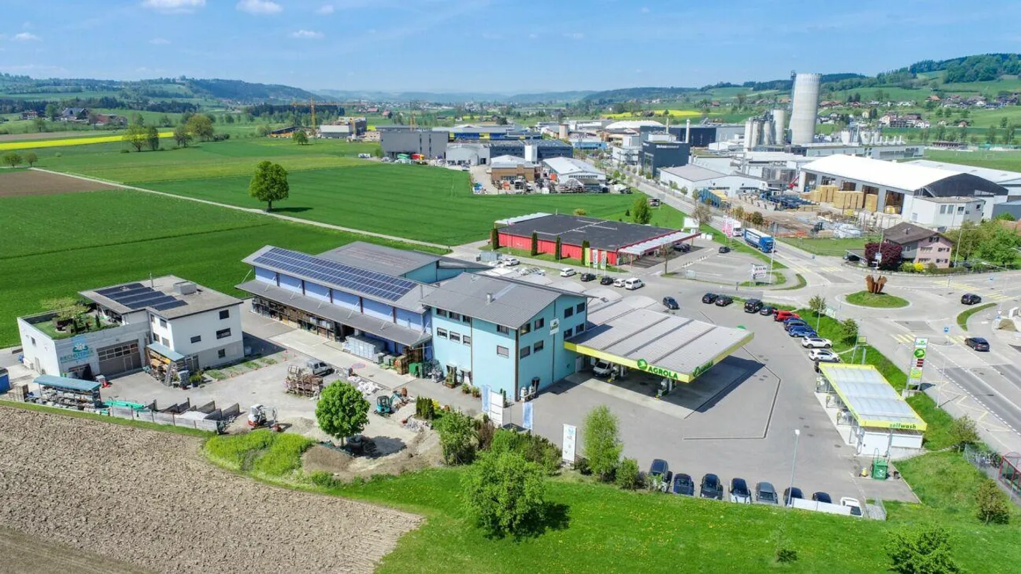 Spazioso spazio commerciale nel soleggiato Buttisholz - Foto 2 di 11
