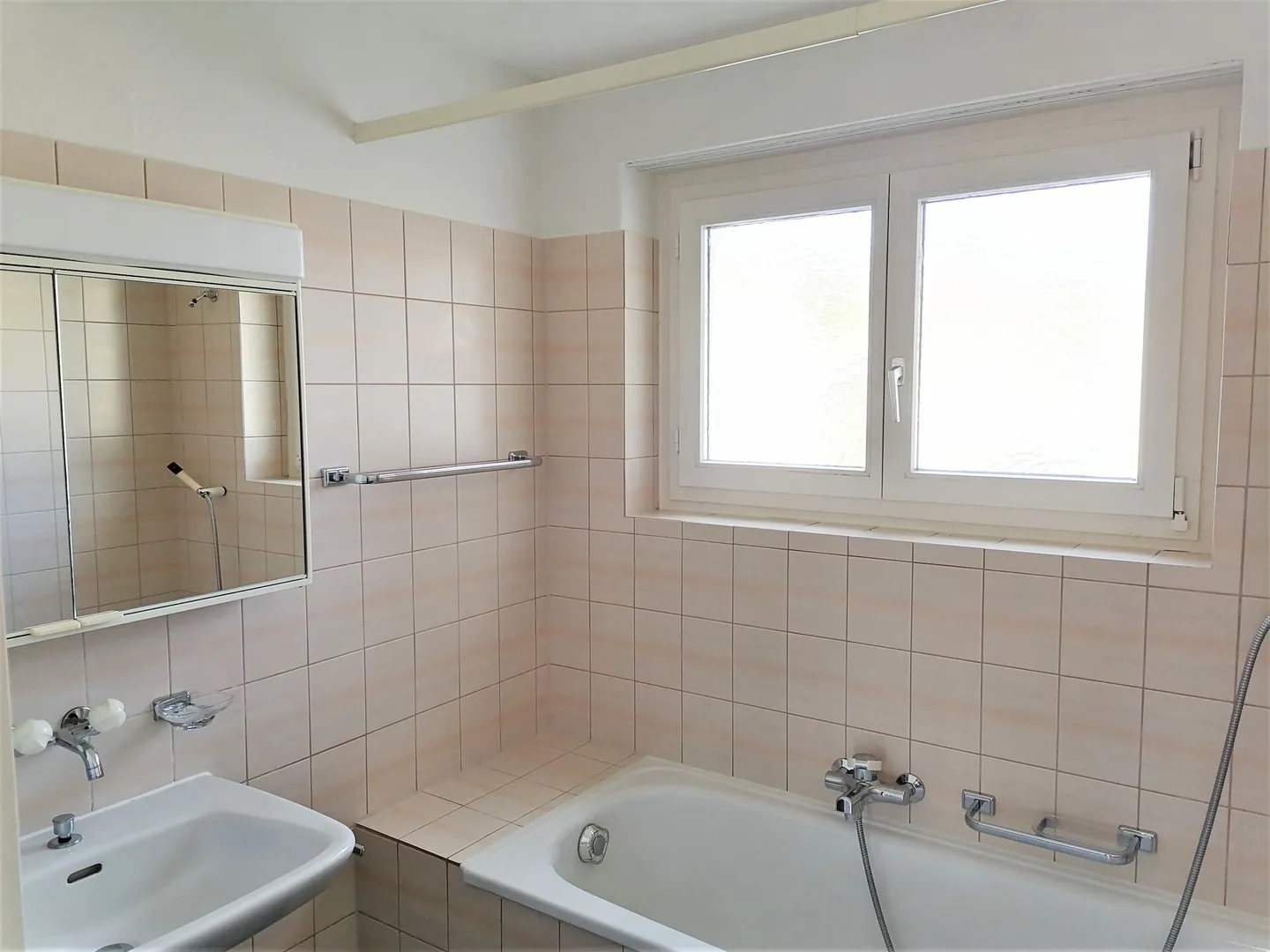 Preiswerte Familienwohnung an guter Lage - sie wird Ihnen sofort ans Herz wachsen! - Foto 10 von 12