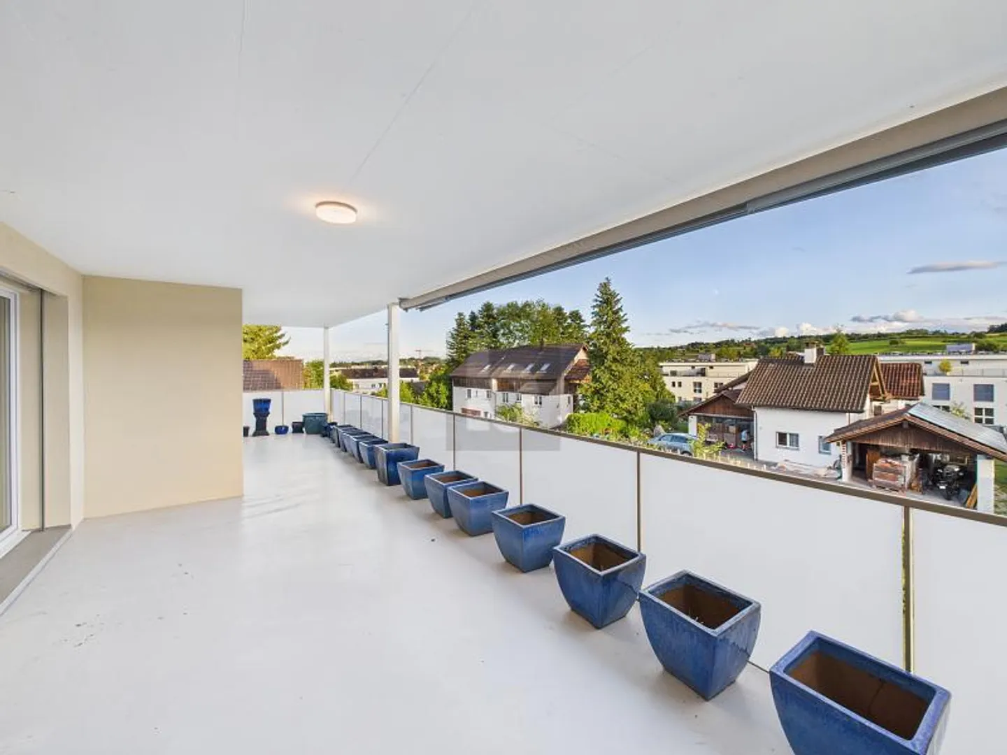 EXQUISITER KOMFORT MIT STATTLICHER TERRASSE - Foto 2 di 6