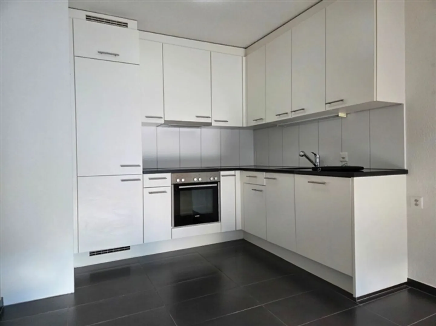 Beautiful 2.5-room apartment for rent in a central location - Photo 1 of 7