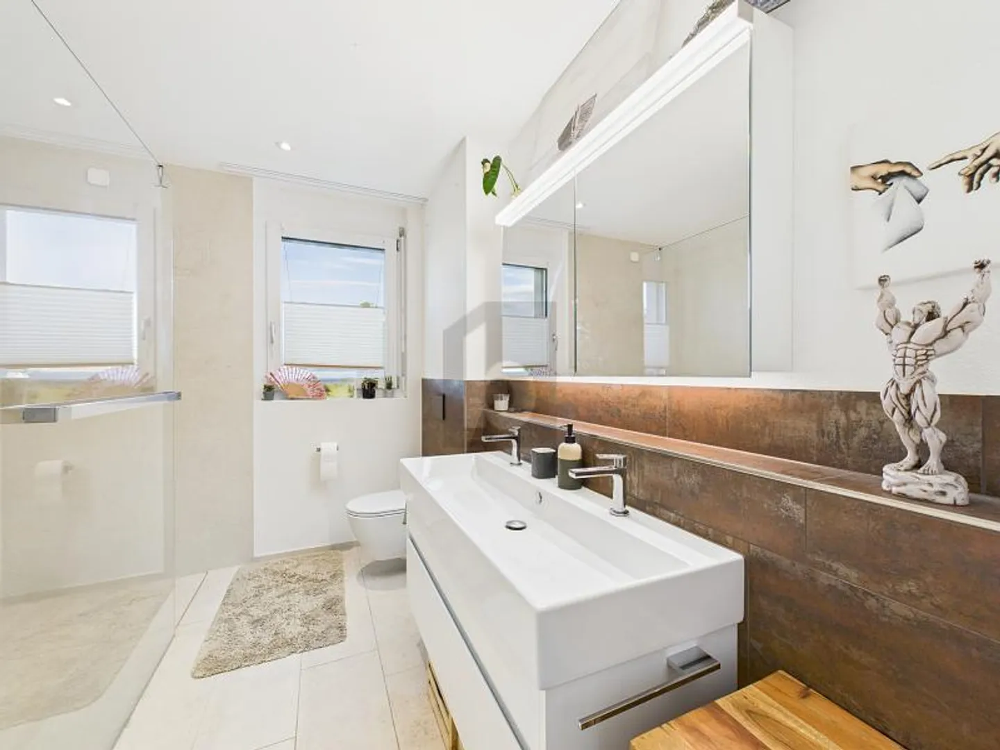 EXQUISITER KOMFORT MIT STATTLICHER TERRASSE - Foto 4 di 6