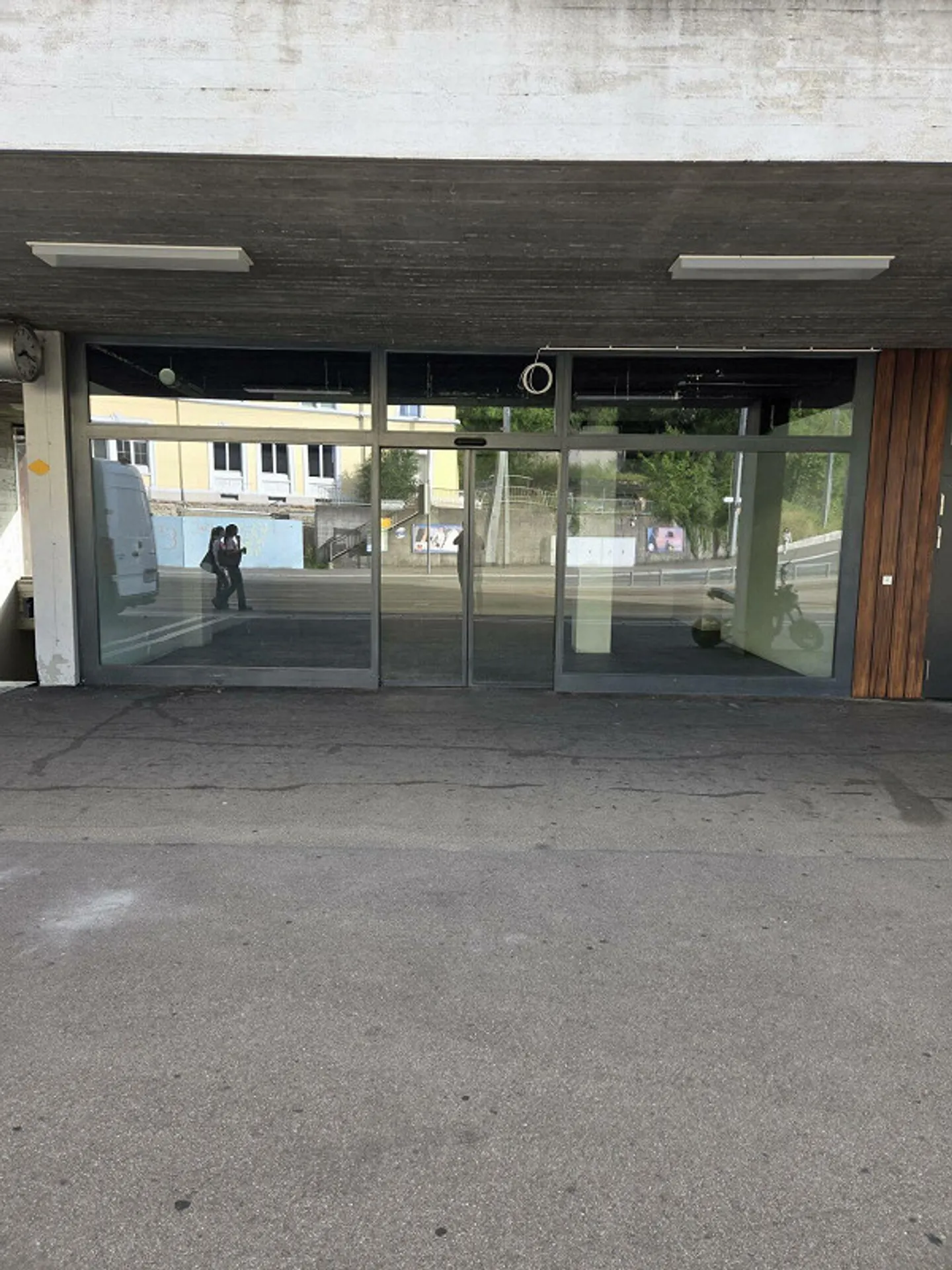 Beauty Location at Killwangen-Spreitenbach Station - Photo 1 of 7