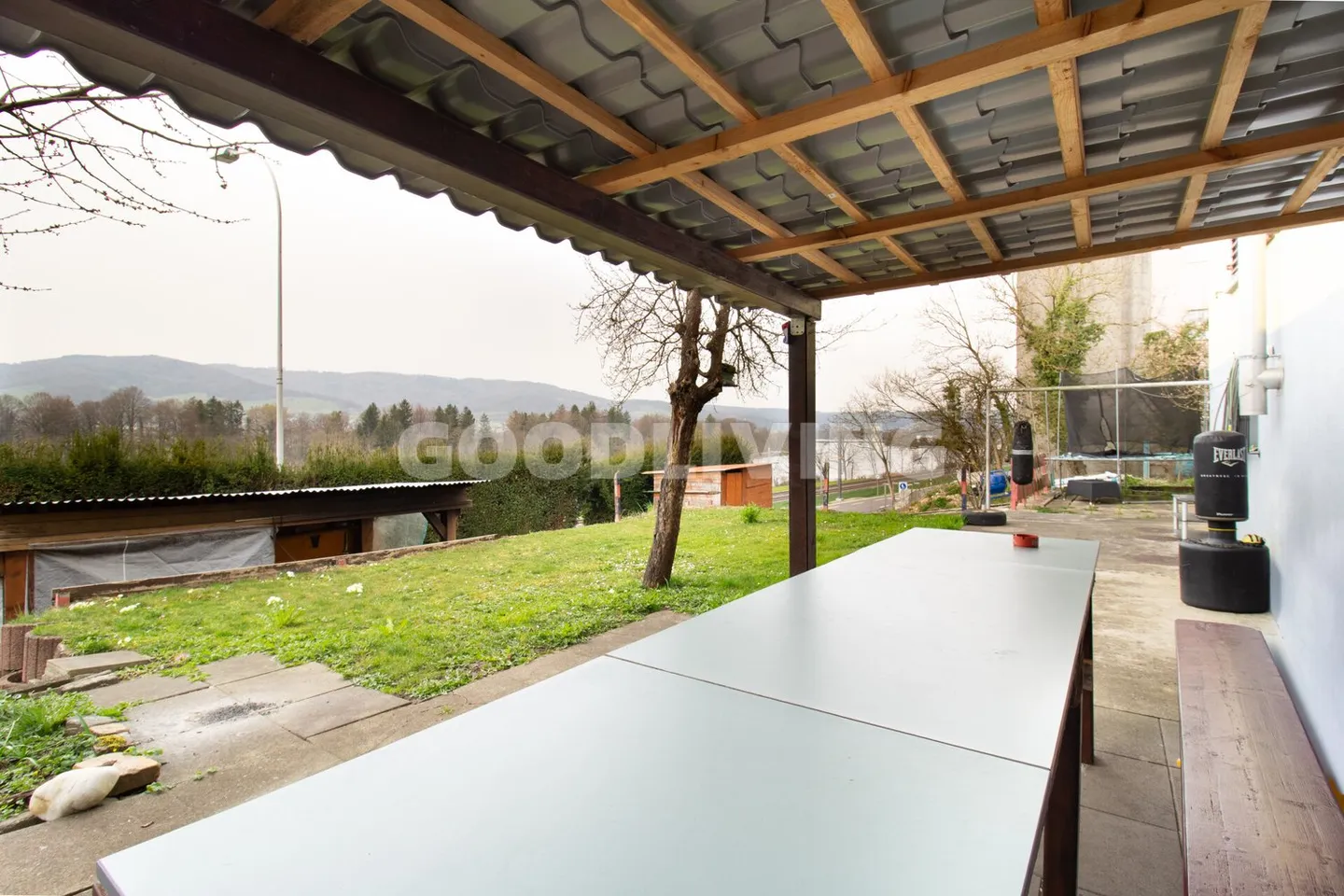 Your home in the green with sunny garden - Photo 4 of 13