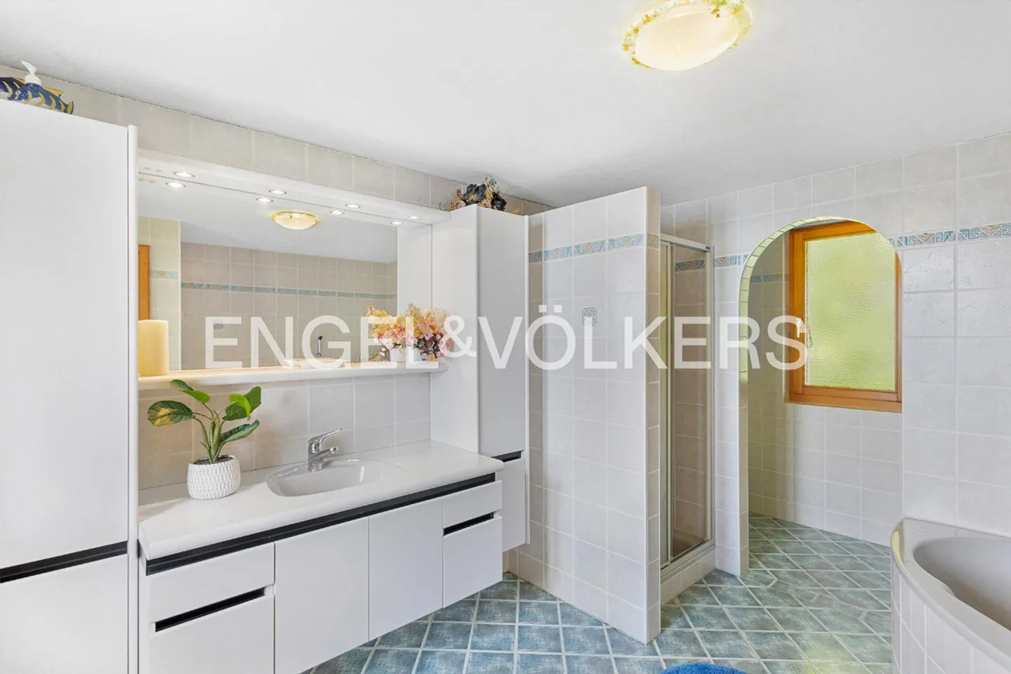 Tra cielo e lago: Proprietà con diritti di costruzione al Monte Bré - Foto 10 di 12