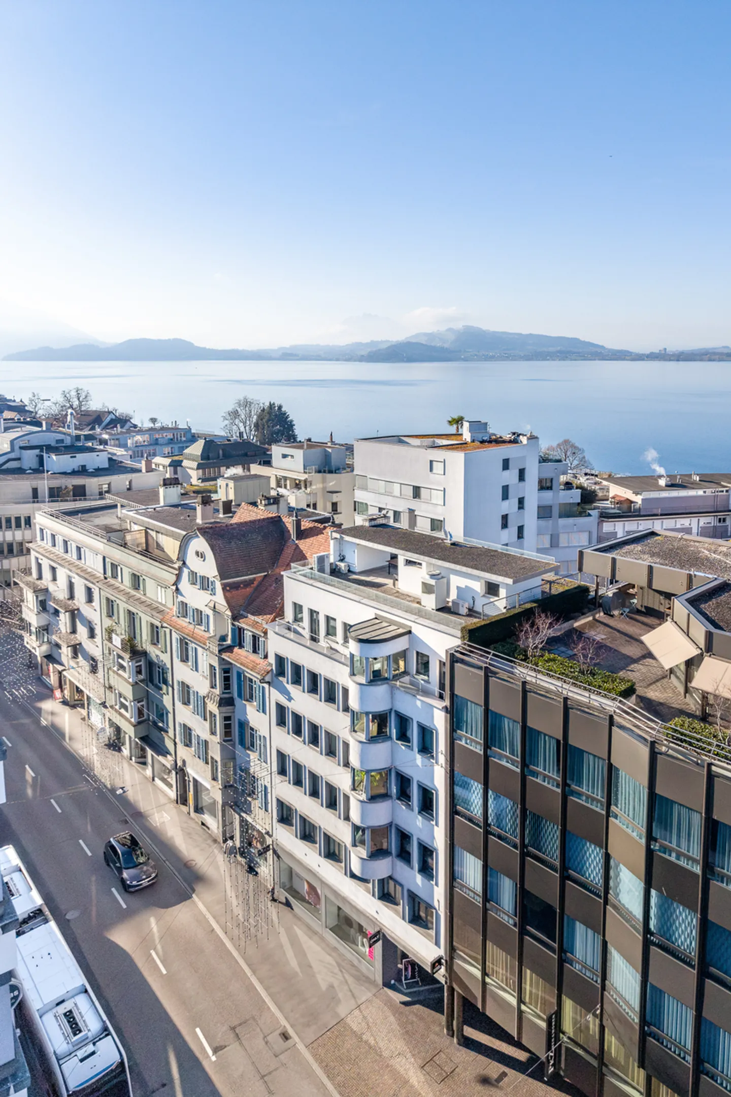 Spazio commerciale in una posizione attraente - Foto 3 di 9