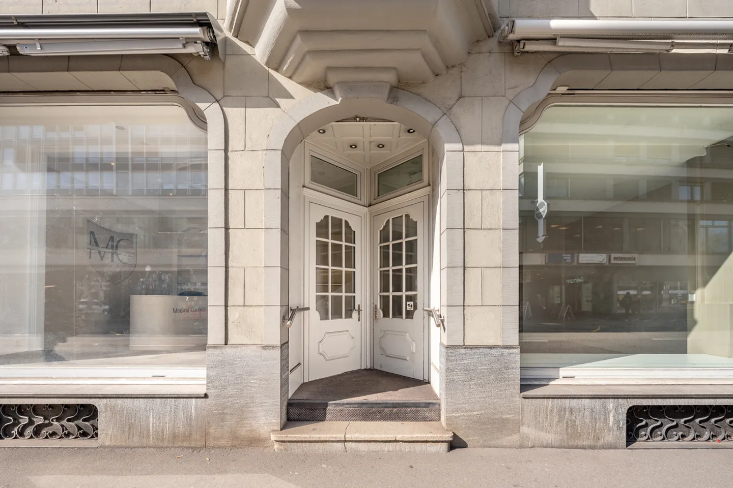 Spazio commerciale in una posizione attraente - Foto 4 di 9