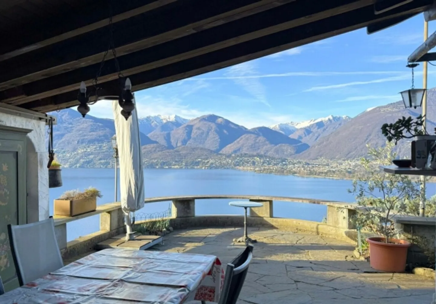Chalet Charmant avec Vue sur le Lac - Photo 1 sur 1