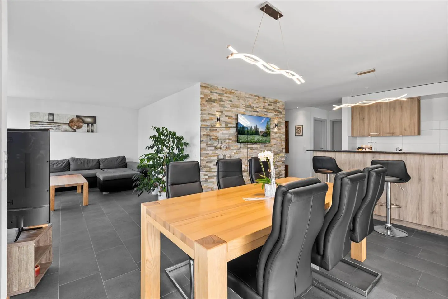 Helles 4.5-Zimmer-Wohnung in Riaz - Foto 1 von 11