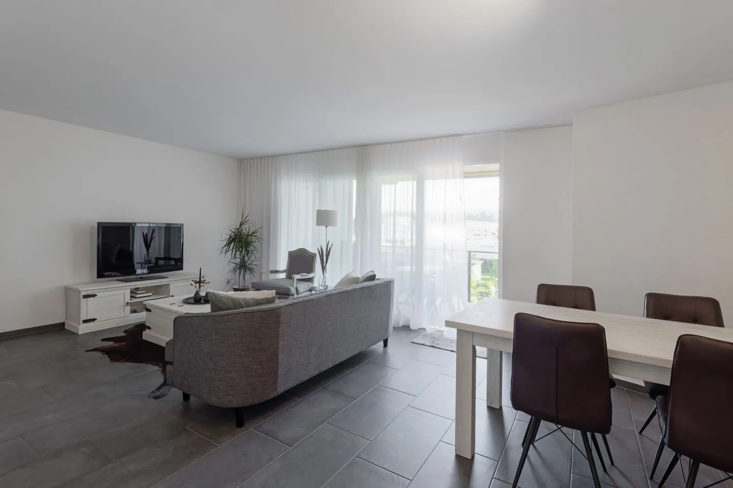 Très grand appartement de 2,5 pièces avec jardin dans un emplacement idyllique - Photo 2 sur 11