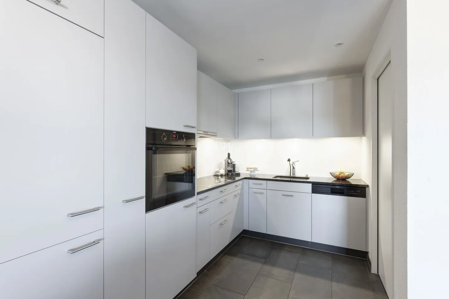 Très grand appartement de 2,5 pièces avec jardin dans un emplacement idyllique - Photo 3 sur 11