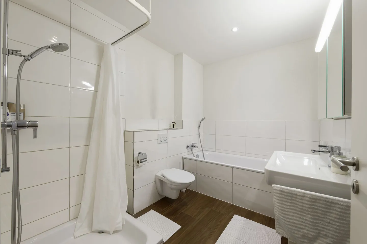 Très grand appartement de 2,5 pièces avec jardin dans un emplacement idyllique - Photo 4 sur 11