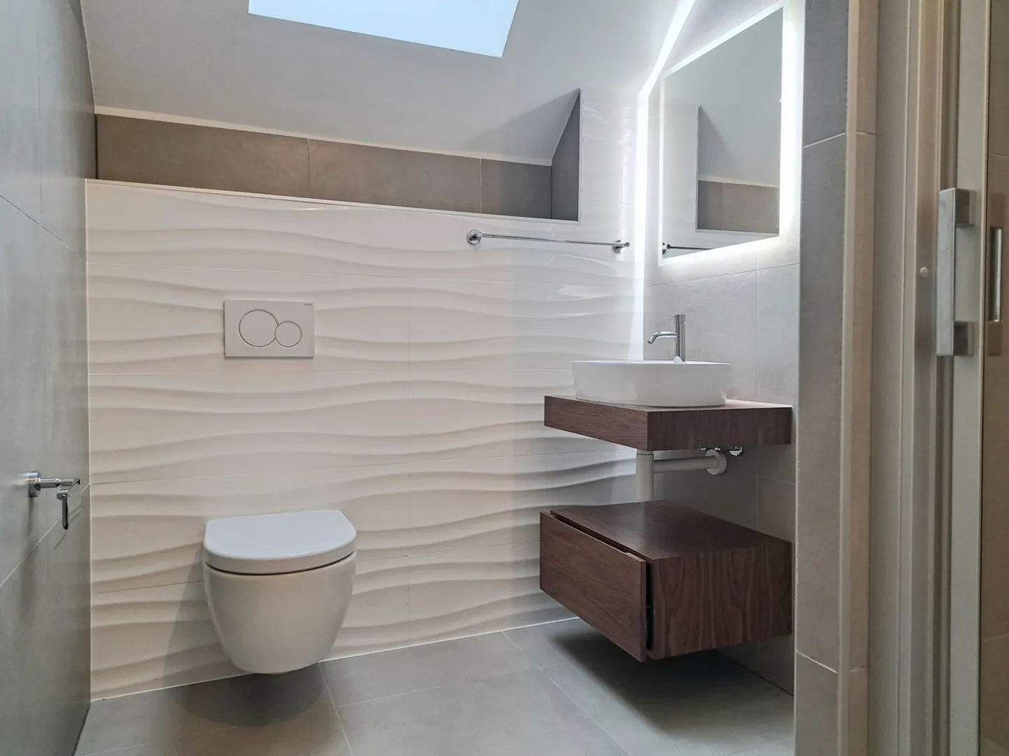BUSSY - 2,5 Zimmer im obersten Stockwerk - Foto 2 von 3