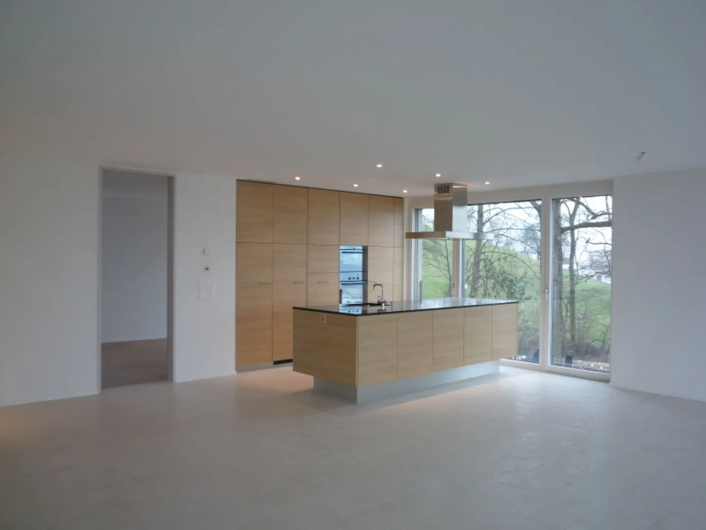 Exclusive apartment with breathtaking lake view - Photo 2 of 6