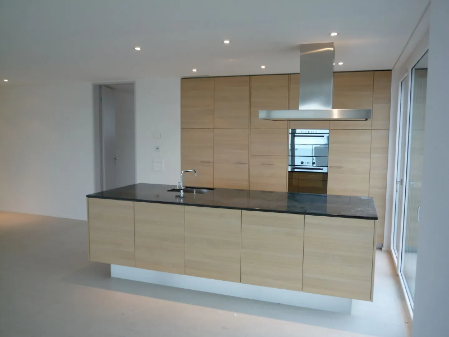 Exclusive apartment with breathtaking lake view - Photo 3 of 6