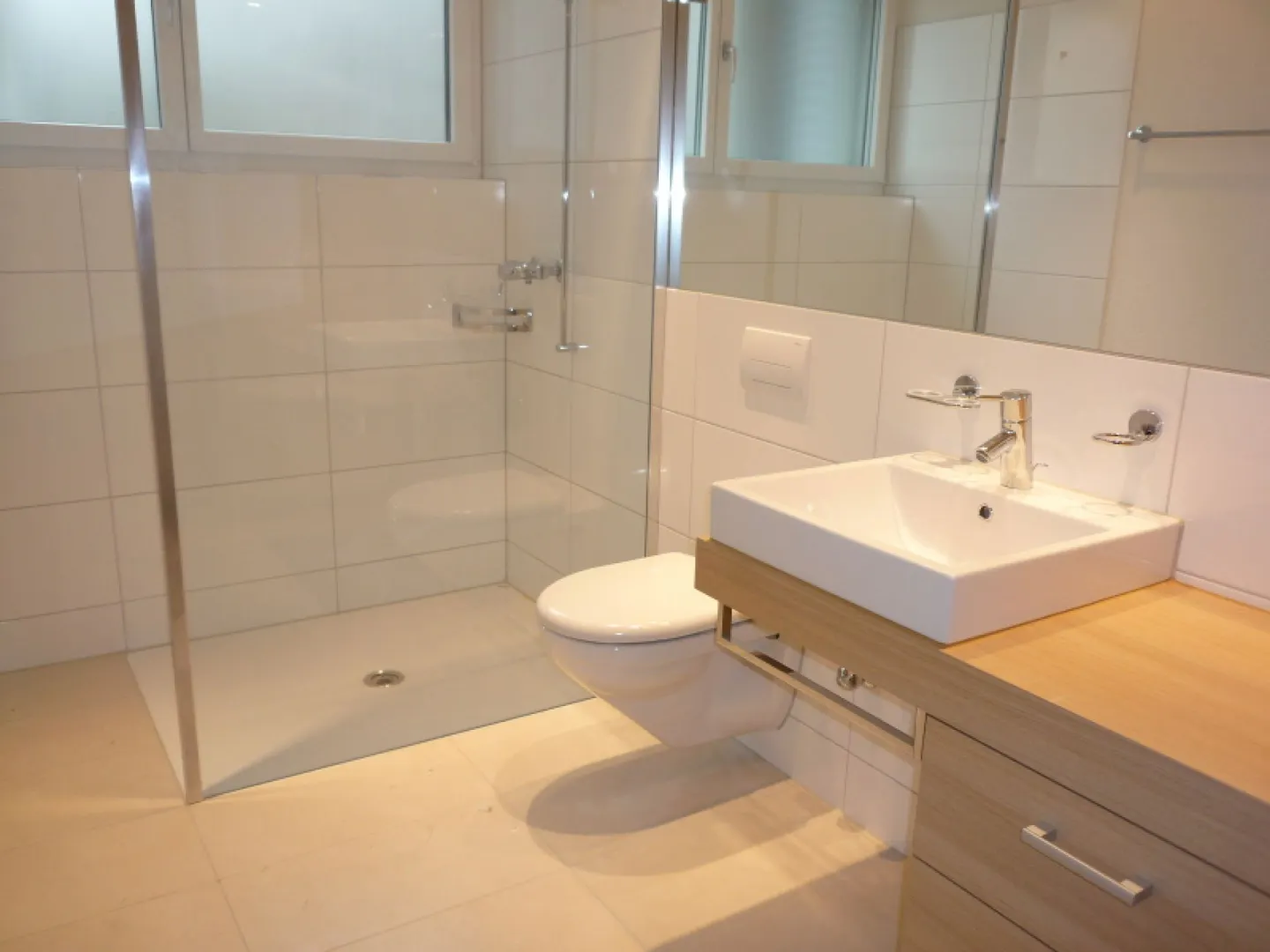 Exclusive apartment with breathtaking lake view - Photo 4 of 6