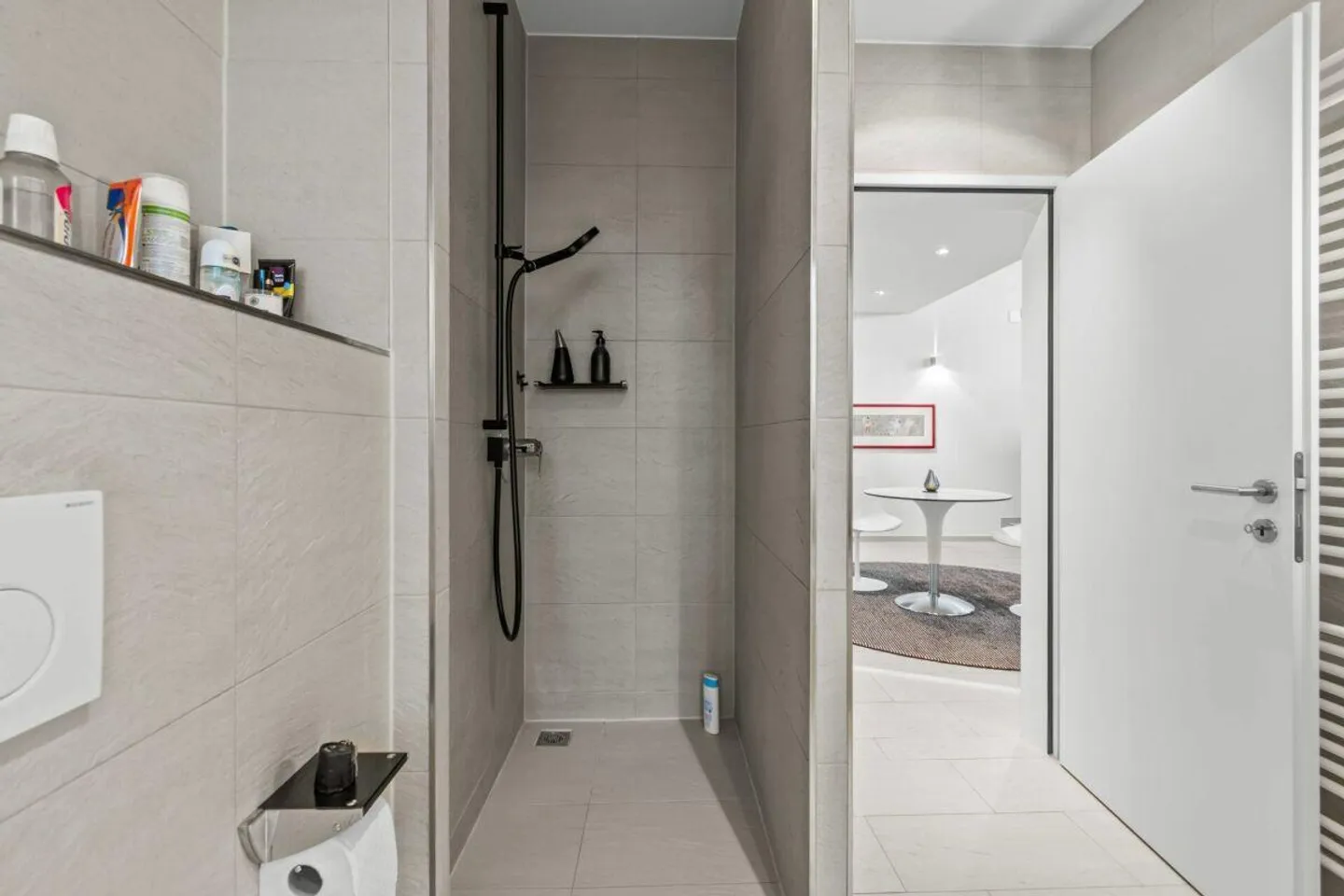 LUMINA LAKE | Spacious 4.5-room maisonette with lake view, impressive room height and outdoor pool - Photo 9 of 11