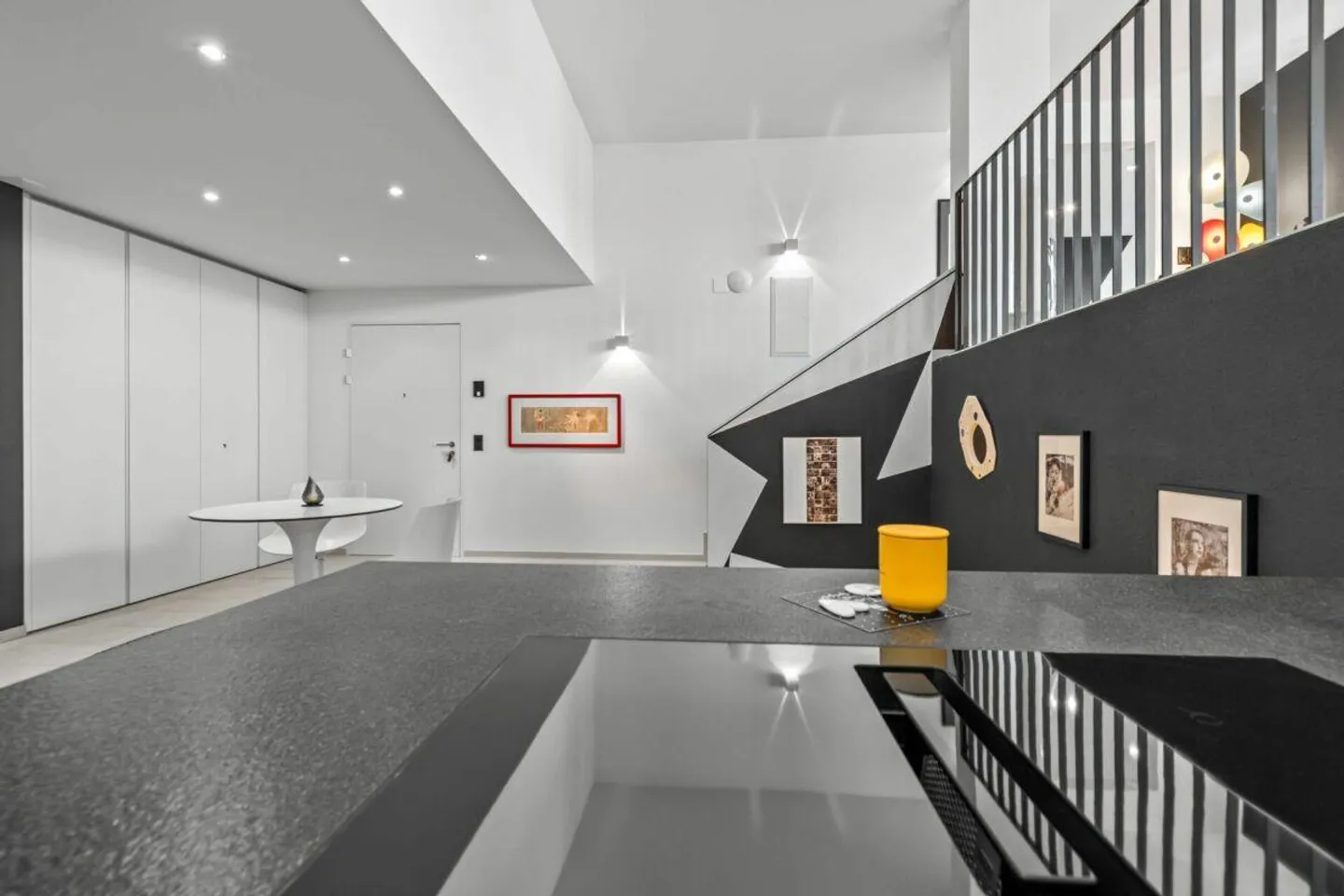 LUMINA LAKE | Spacious 4.5-room maisonette with lake view, impressive room height and outdoor pool - Photo 6 of 11