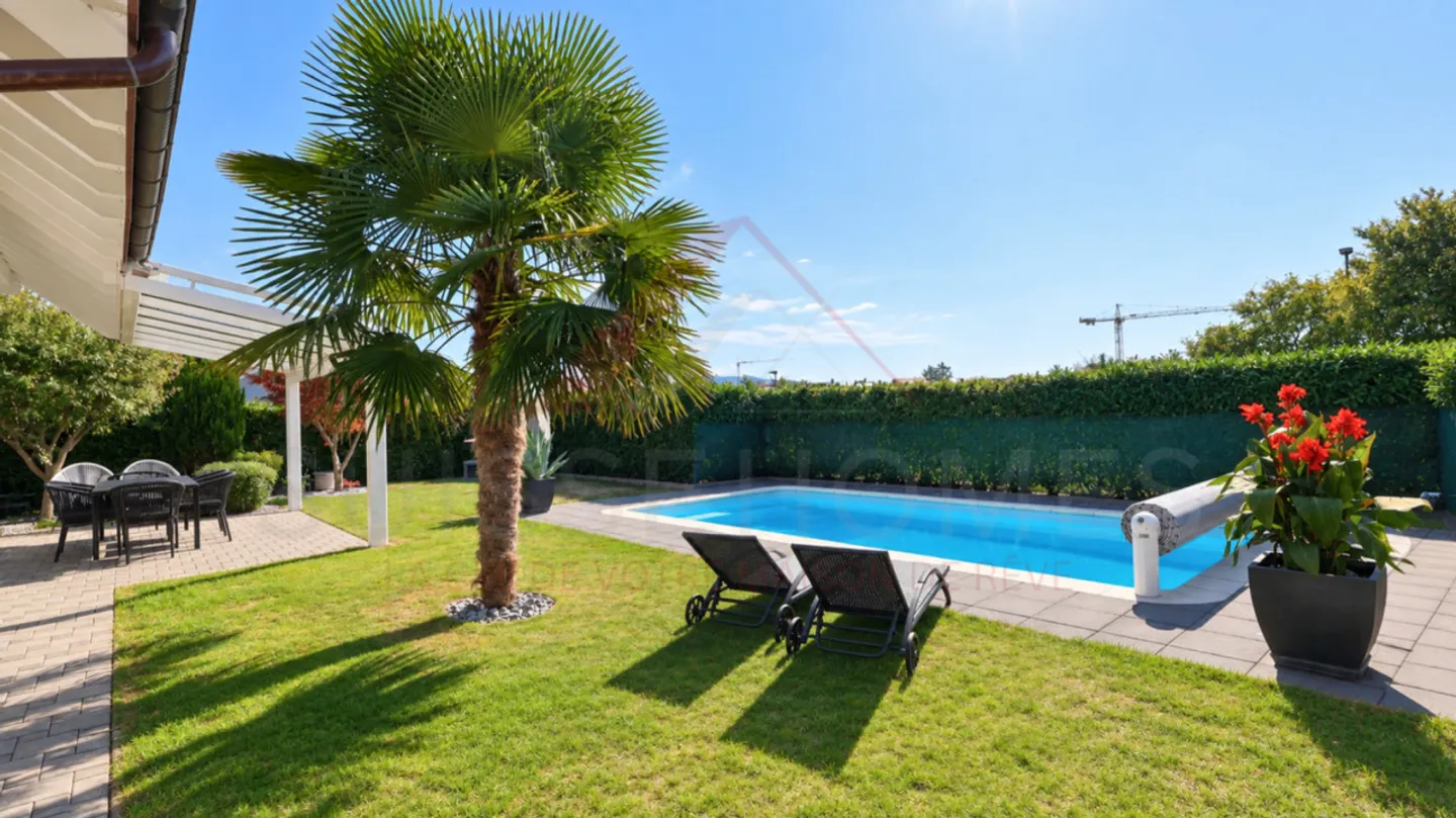 Renoviertes Einfamilienhaus mit 5,5 Zimmern, Pool, Photovoltaik und 4 Parkplätzen - Foto 3 von 18