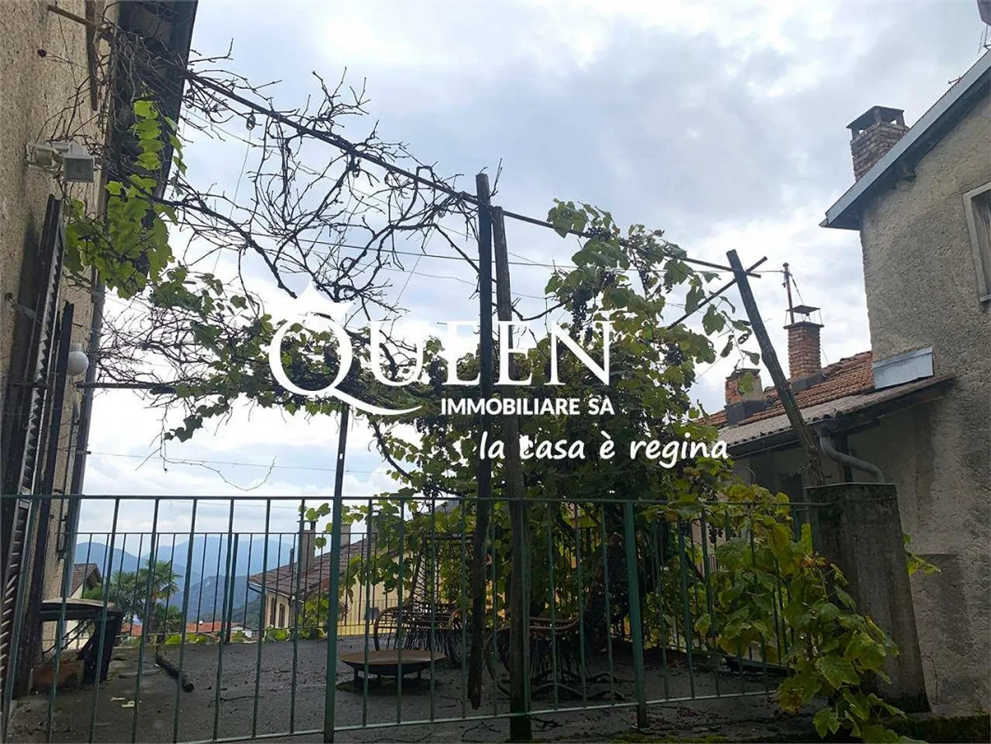 Novaggio: casa nel nucleo con terreno annesso - Foto 7 di 12