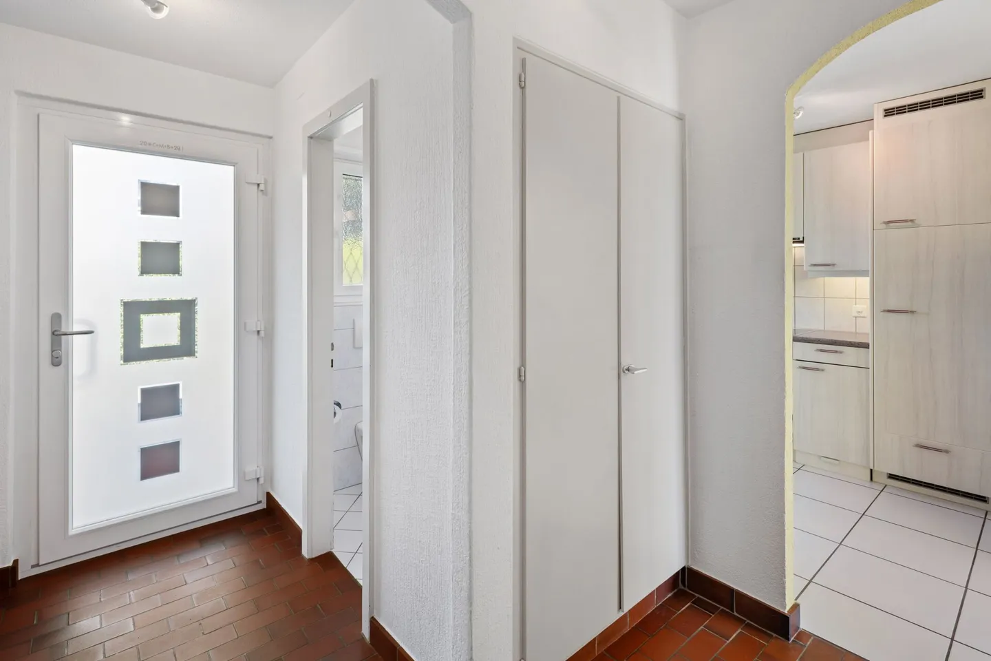 4-Room Semi-Detached House - Photo 3 of 16