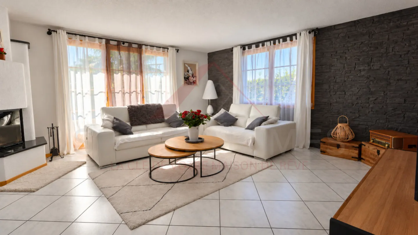 Renoviertes Einfamilienhaus mit 5,5 Zimmern, Pool, Photovoltaik und 4 Parkplätzen - Foto 5 von 18