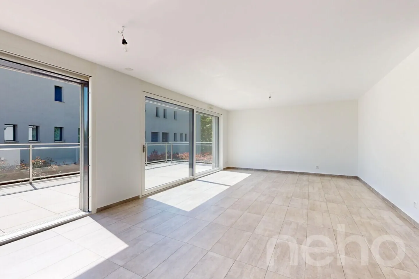 Appartement Charmant avec Terrasse - Photo 3 sur 12
