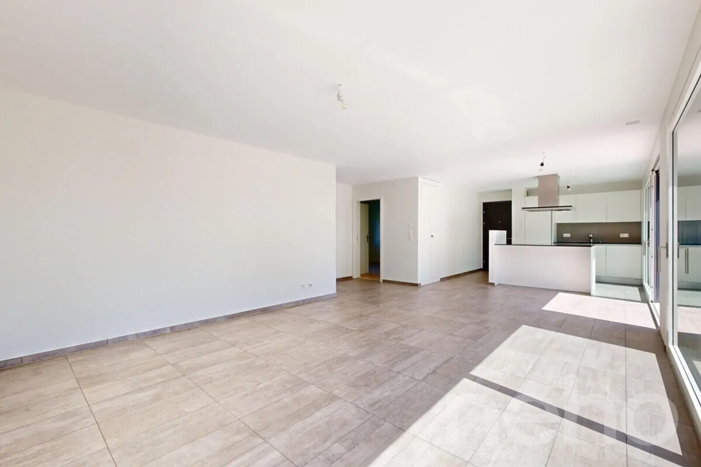 Appartement Charmant avec Terrasse - Photo 4 sur 12