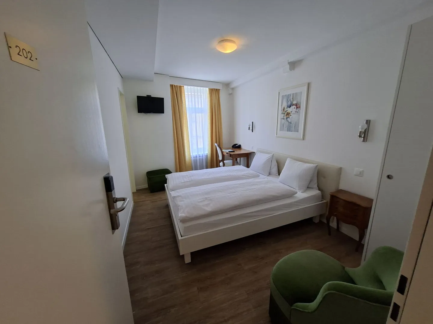 Belle chambre meublée avec salle de bain privée dans la vieille ville, 2ème étage chambre 202 - Photo 1 sur 9