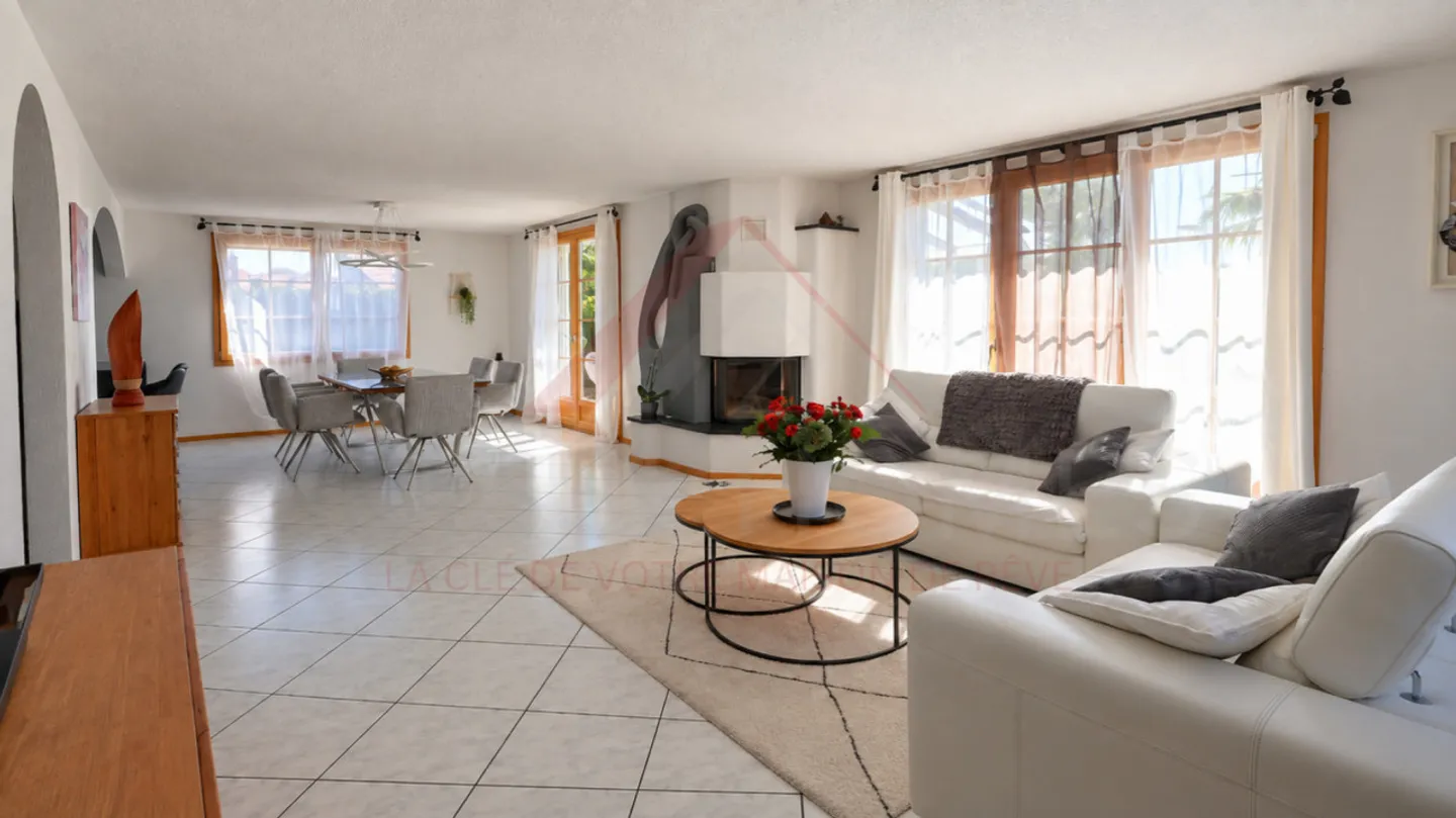 Renoviertes Einfamilienhaus mit 5,5 Zimmern, Pool, Photovoltaik und 4 Parkplätzen - Foto 6 von 18
