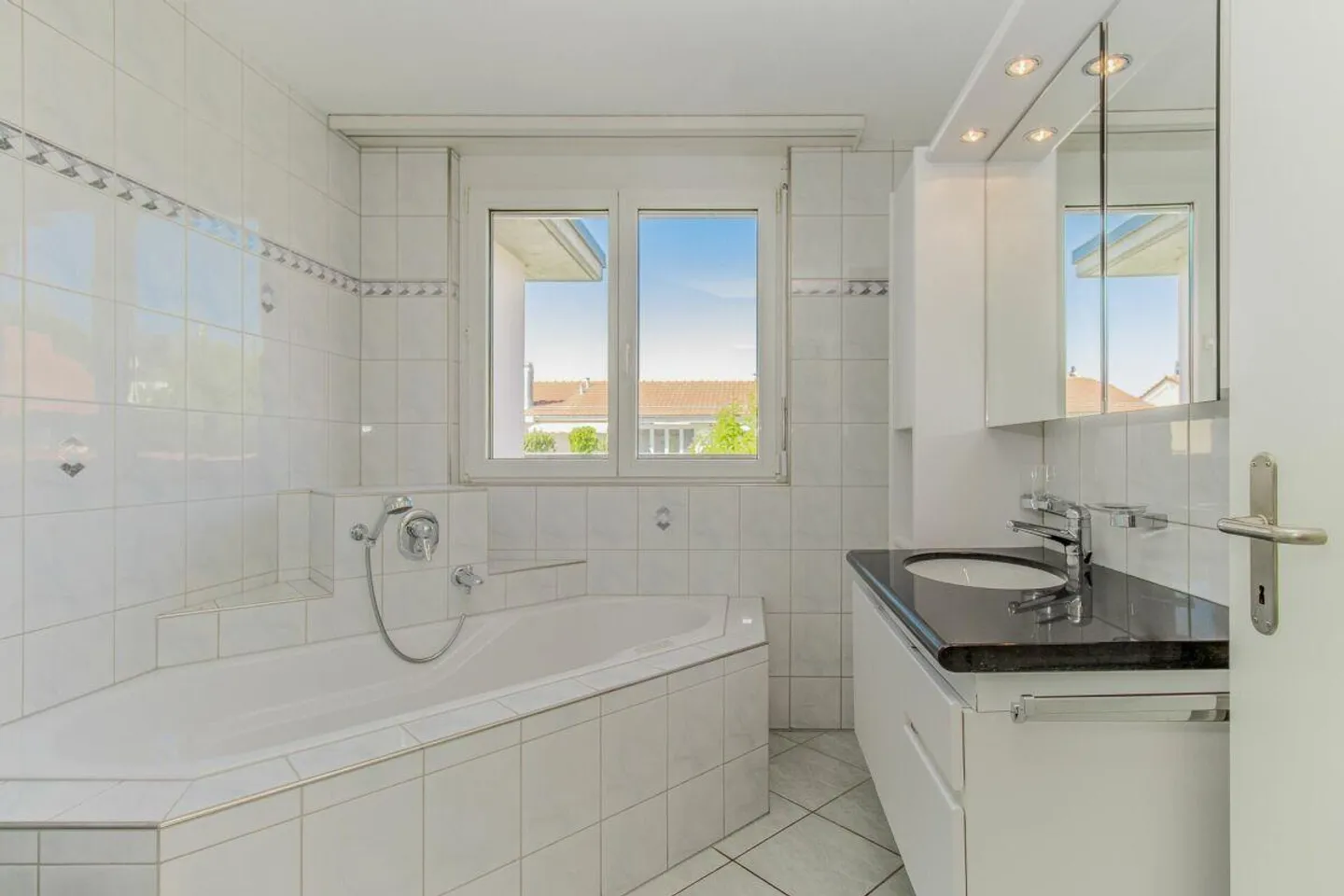 Attic Oasis with Säntis View - Wide View, Living Comfort and Peace - Photo 7 of 11