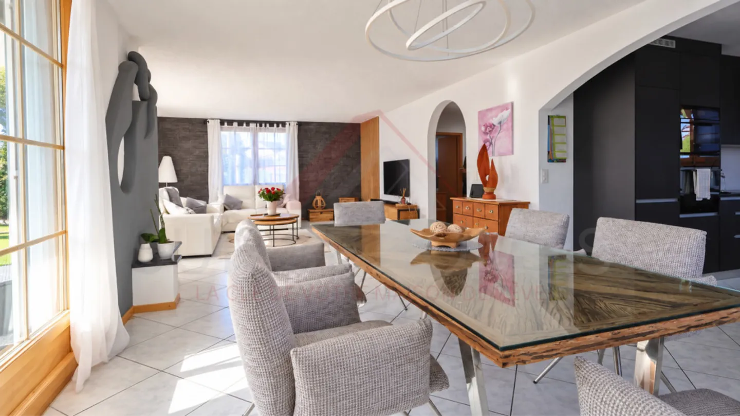 Renoviertes Einfamilienhaus mit 5,5 Zimmern, Pool, Photovoltaik und 4 Parkplätzen - Foto 8 von 18