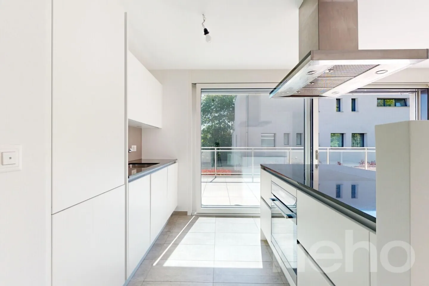 Appartement Charmant avec Terrasse - Photo 5 sur 12